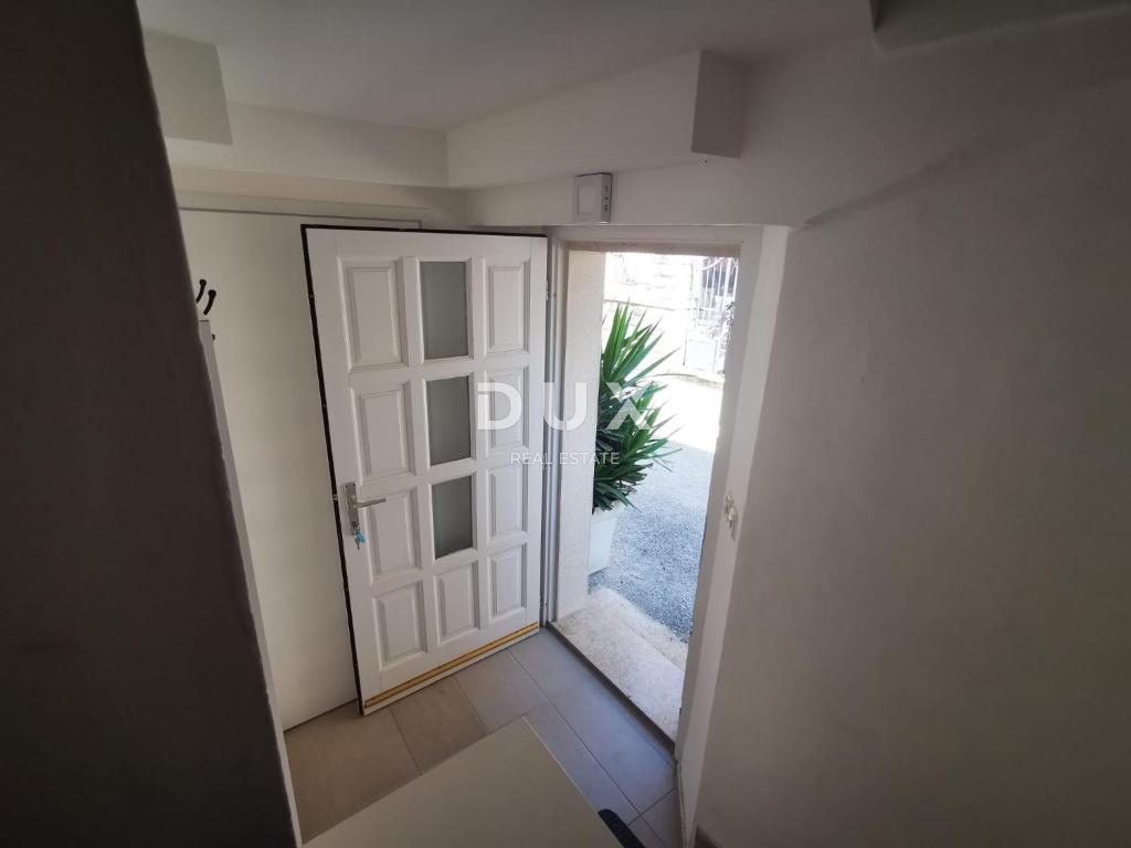 ISTRIA, UMAGO – Autentica casa in pietra a 20 m dal mare