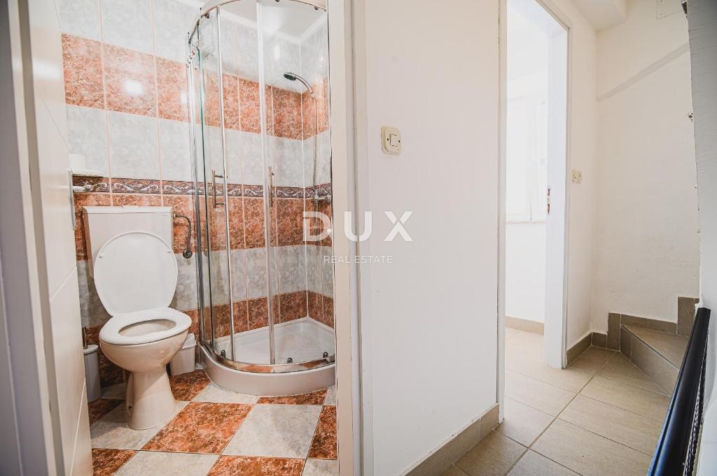 ISTRIA, UMAGO – Autentica casa in pietra a 20 m dal mare