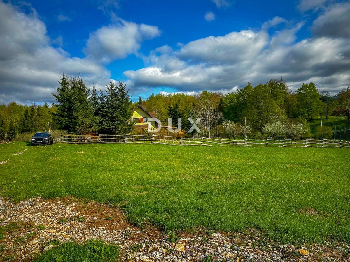 RAVNA GORA, STARI LAZ – terreno edificabile di 1.204 m² per la costruzione di due case vacanze con piscina