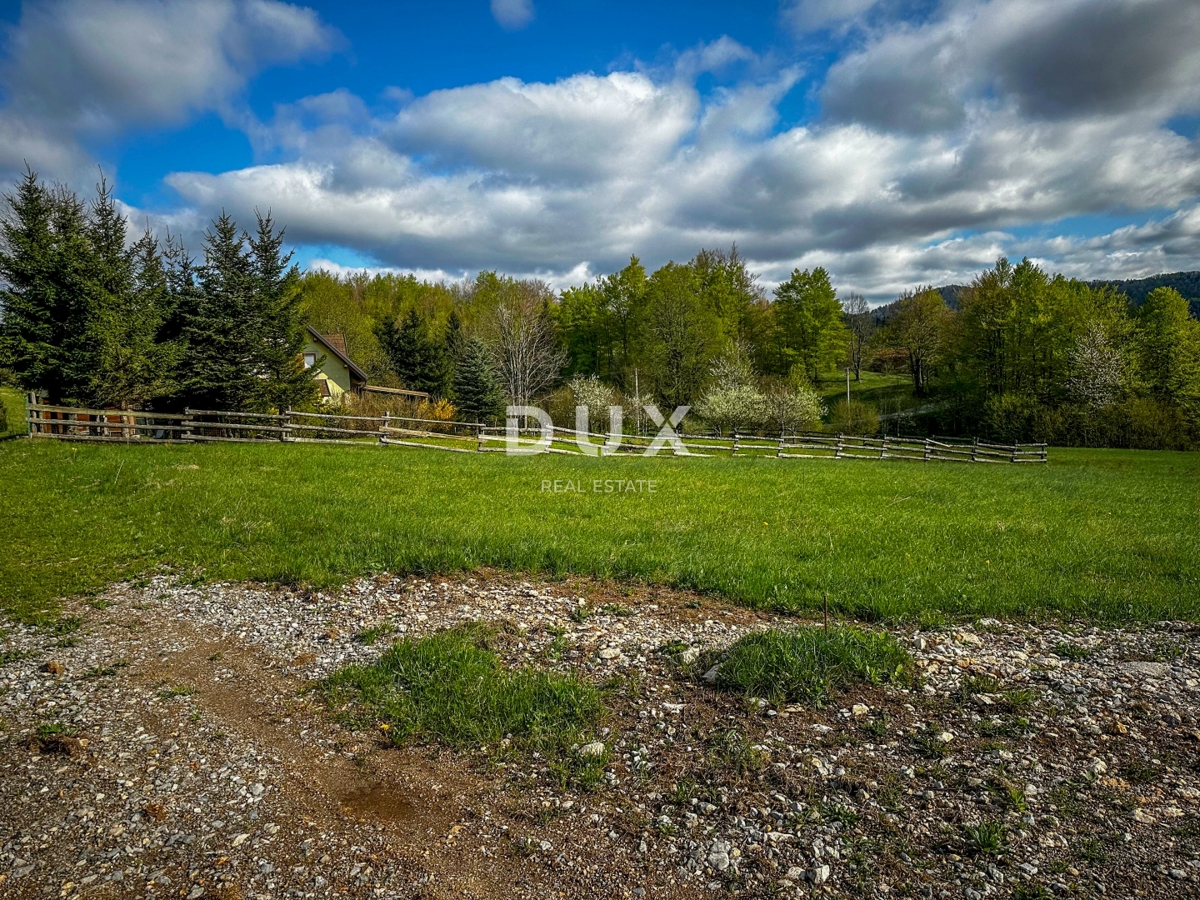 RAVNA GORA, STARI LAZ – terreno edificabile di 1.204 m² per la costruzione di due case vacanze con piscina