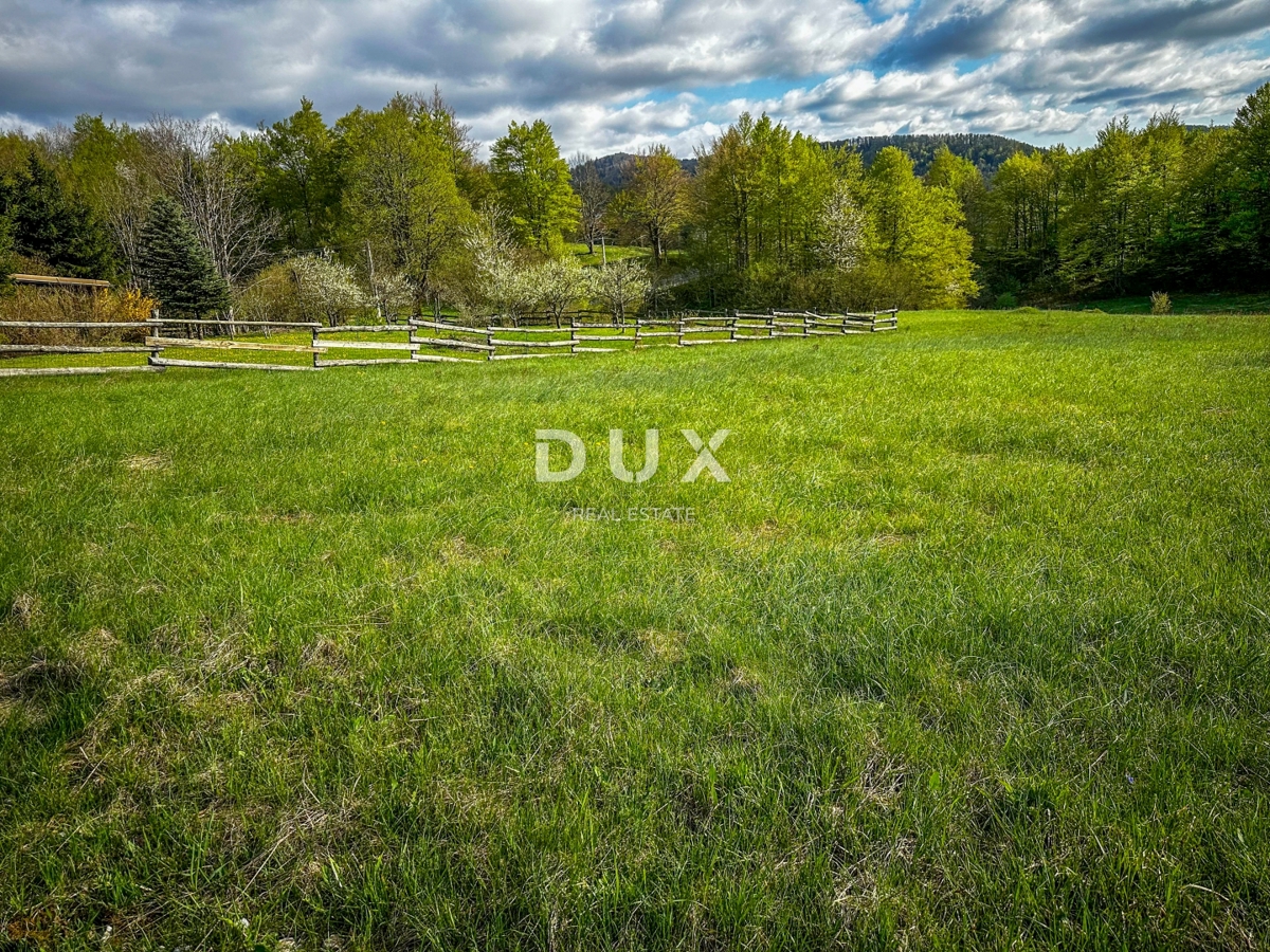 RAVNA GORA, STARI LAZ – terreno edificabile di 1.204 m² per la costruzione di due case vacanze con piscina