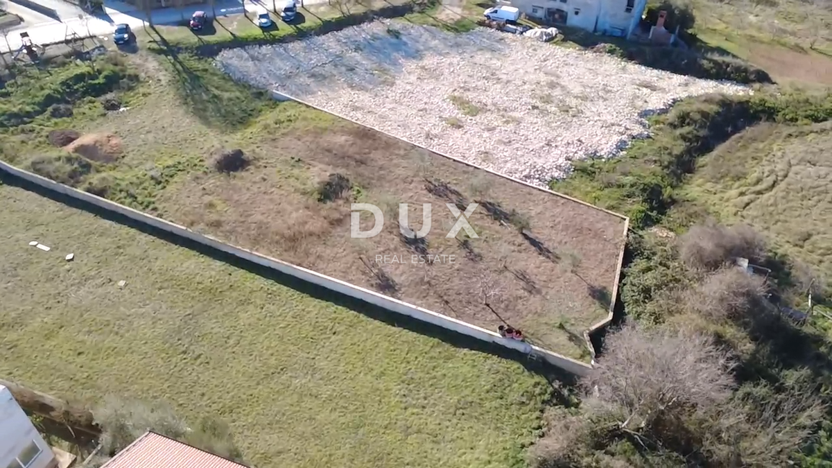 ZADAR, SINJORETOVO - Terreno edificabile 1605m²!