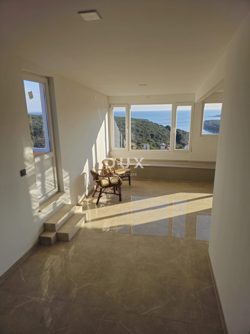 ISTRIA, DUGA UVALA - Attico con vista panoramica sul mare