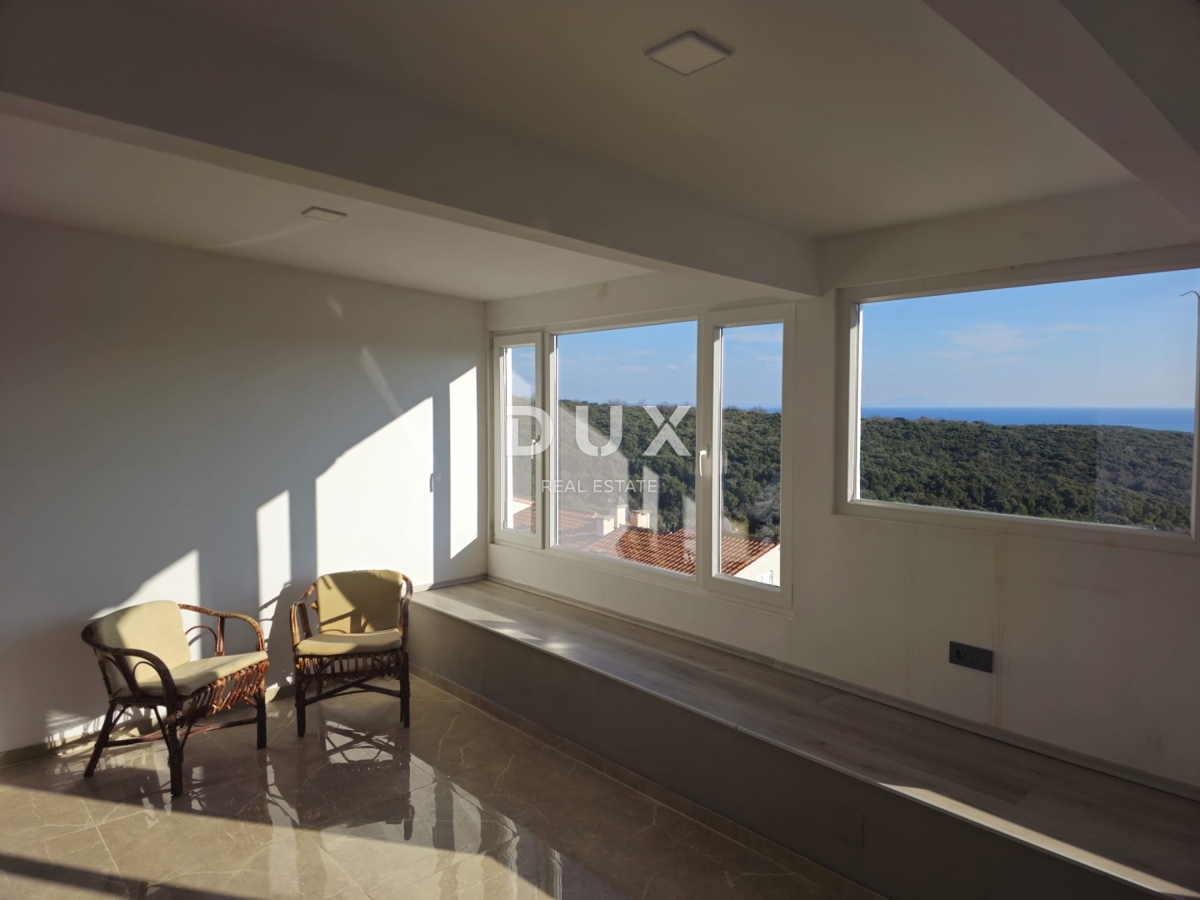 ISTRIA, DUGA UVALA - Attico con vista panoramica sul mare