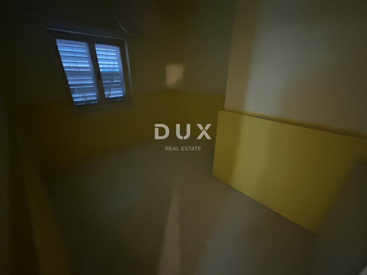 ŠIBENIK, PIROVAC – Appartamento da ristrutturare a 40 m dal mare