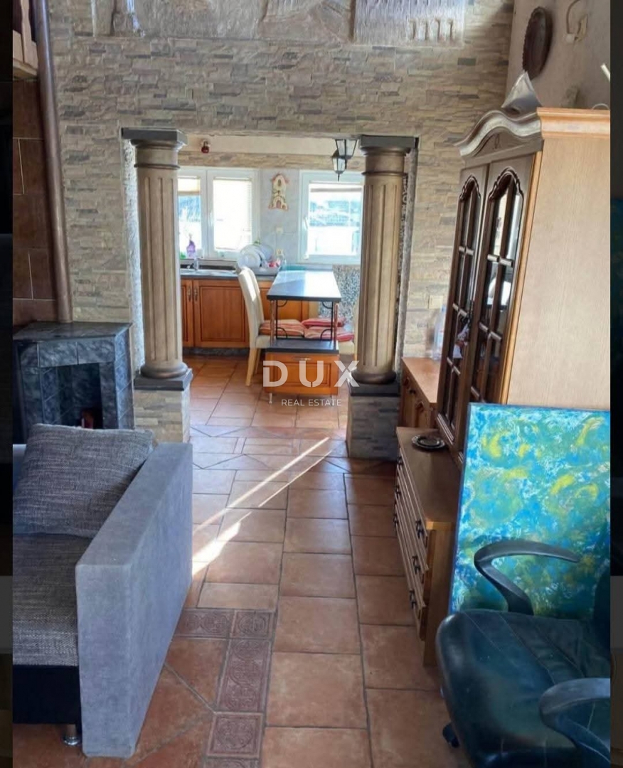 ISTRIA, PARENZO - Appartamento unico in fase di ristrutturazione