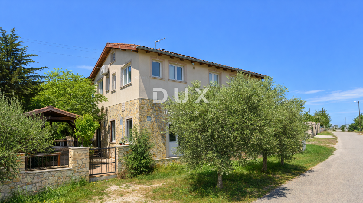 ISTRIA, PARENZO - Appartamento unico in fase di ristrutturazione