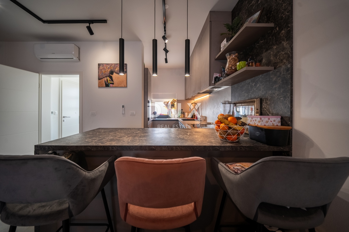 ISTRIA, NOVIGRAD - Casa moderna con vista mare