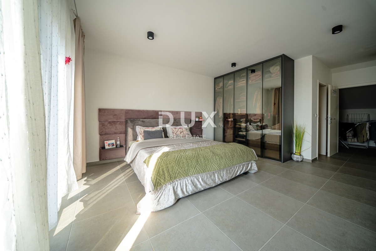 ISTRIA, NOVIGRAD - Casa moderna con vista mare