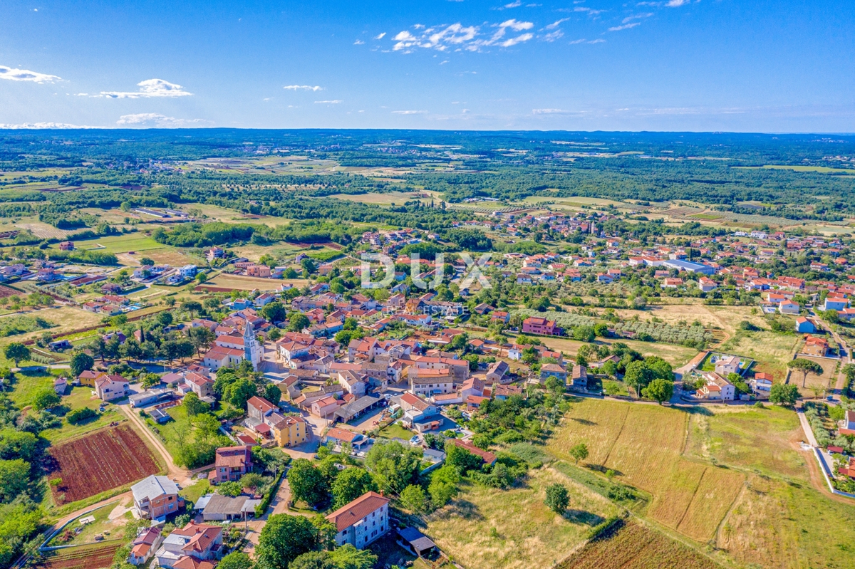 ISTRIA, KAŠTELIR - Terreno edificabile nel centro del paese