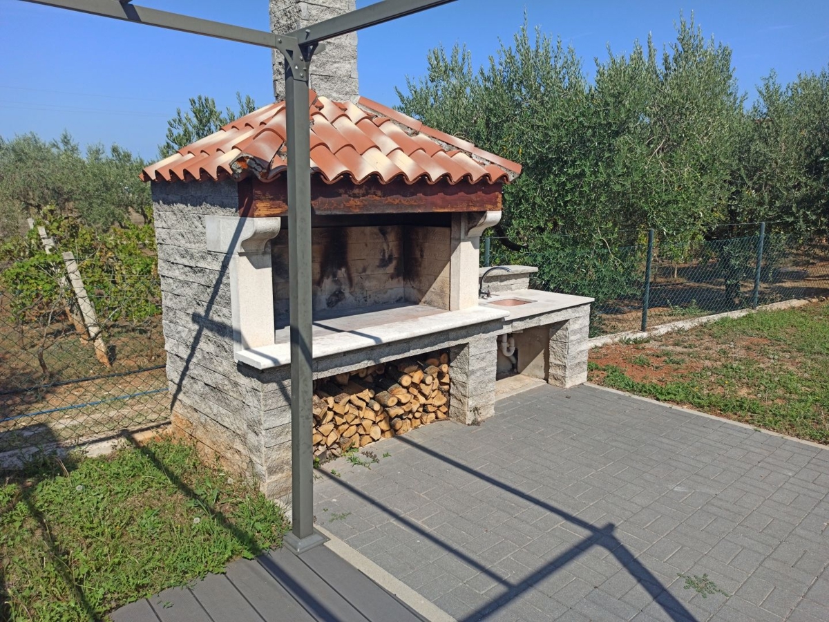 ISTRIA, POLA - Casa familiare ristrutturata in posizione tranquilla