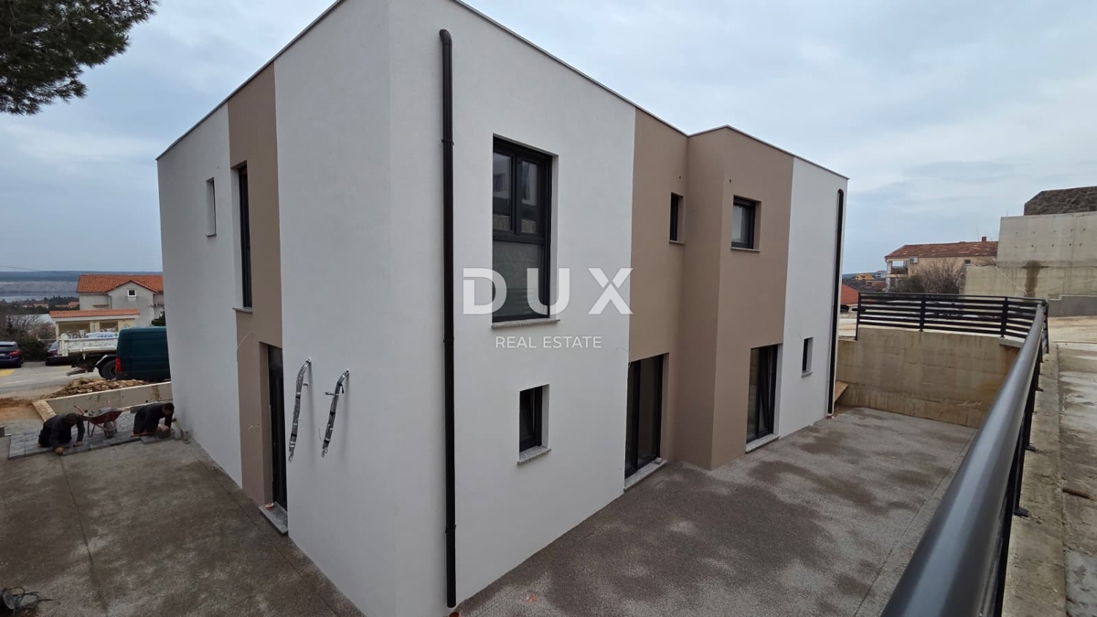 CRIKVENICA, JADRANOVO - Moderna villa bifamiliare con piscina e vista mare, 135m2