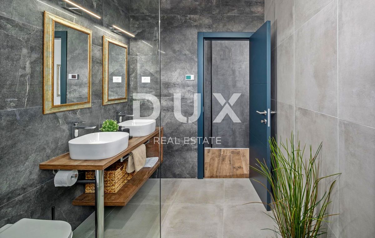 ISTRIA, ROVIGNO - Villa di architettura moderna