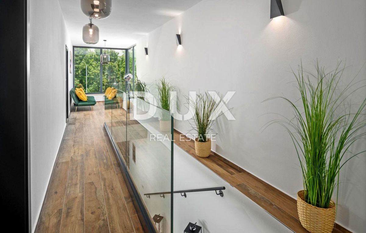 ISTRIA, ROVIGNO - Villa di architettura moderna