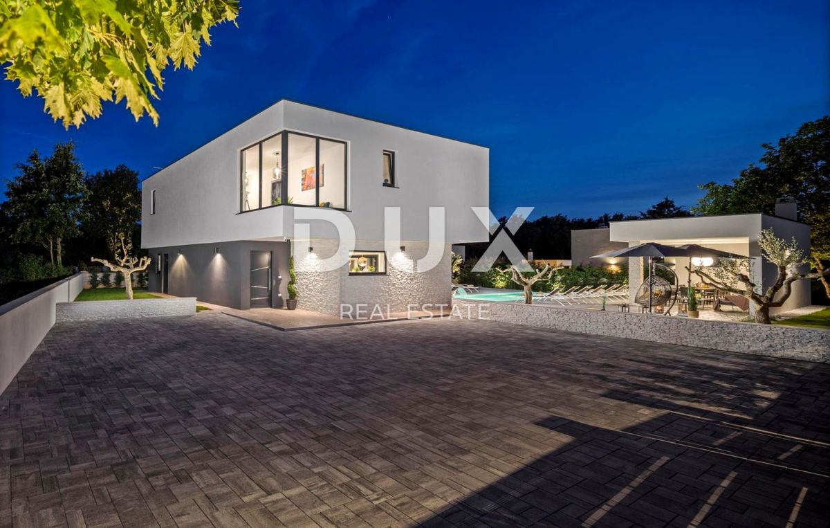 ISTRIA, ROVIGNO - Villa di architettura moderna