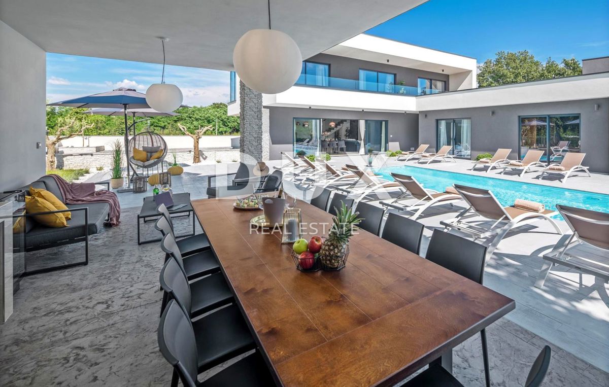 ISTRIA, ROVIGNO - Villa di architettura moderna