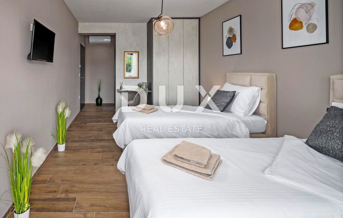 ISTRIA, ROVIGNO - Villa di architettura moderna