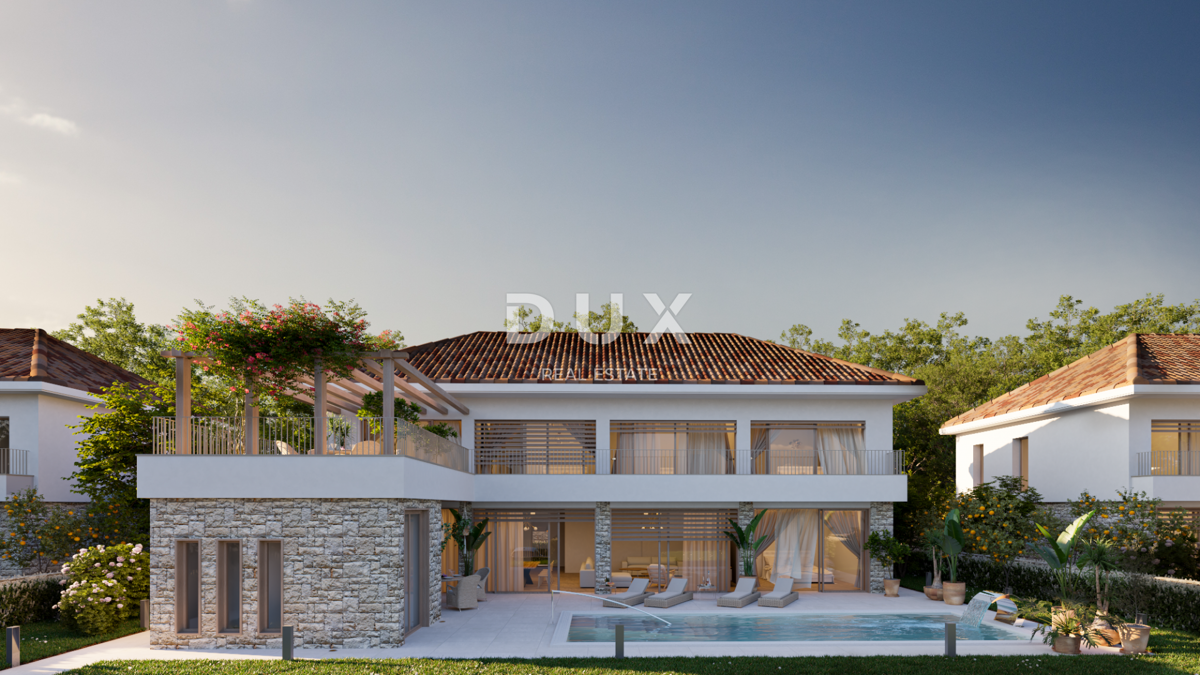 ISTRIA, PARENZO - Tre lotti di terreno con permessi di costruzione