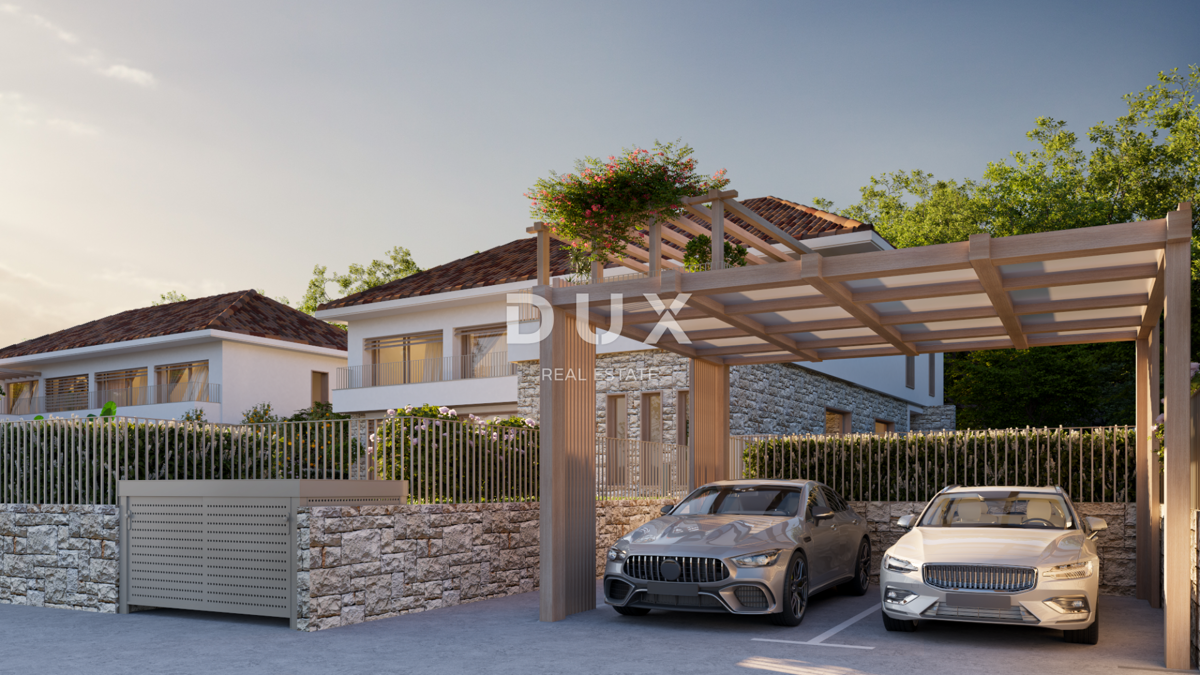 ISTRIA, PARENZO - Tre lotti di terreno con permessi di costruzione