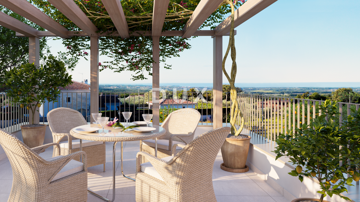 ISTRIA, PARENZO - Tre lotti di terreno con permessi di costruzione