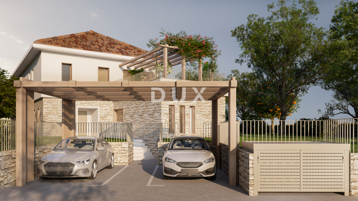 ISTRIA, PARENZO - Tre lotti di terreno con permessi di costruzione