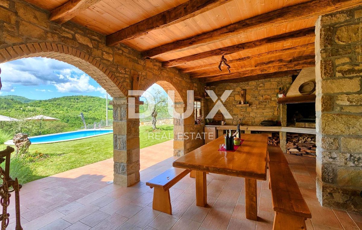 ISTRIA, MOTOVUN - Casa rustica con piscina