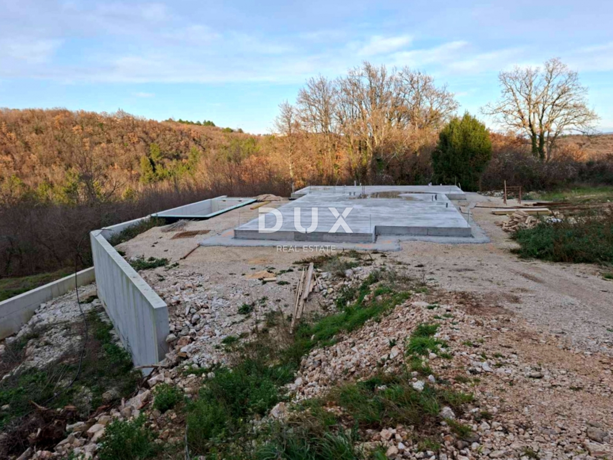 ISTRIA, ALBONA - Terreno con costruzione iniziata