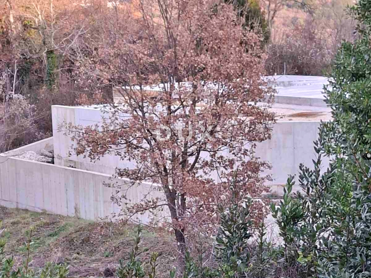 ISTRIA, ALBONA - Terreno con costruzione iniziata