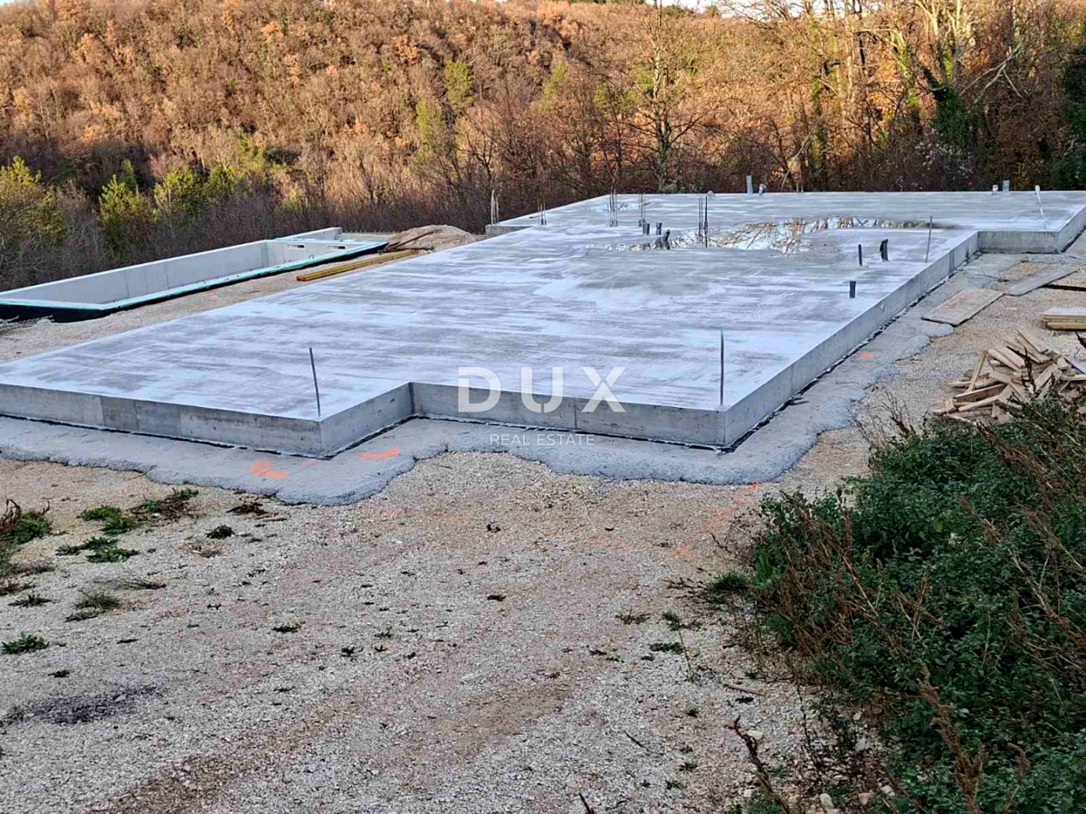 ISTRIA, ALBONA - Terreno con costruzione iniziata