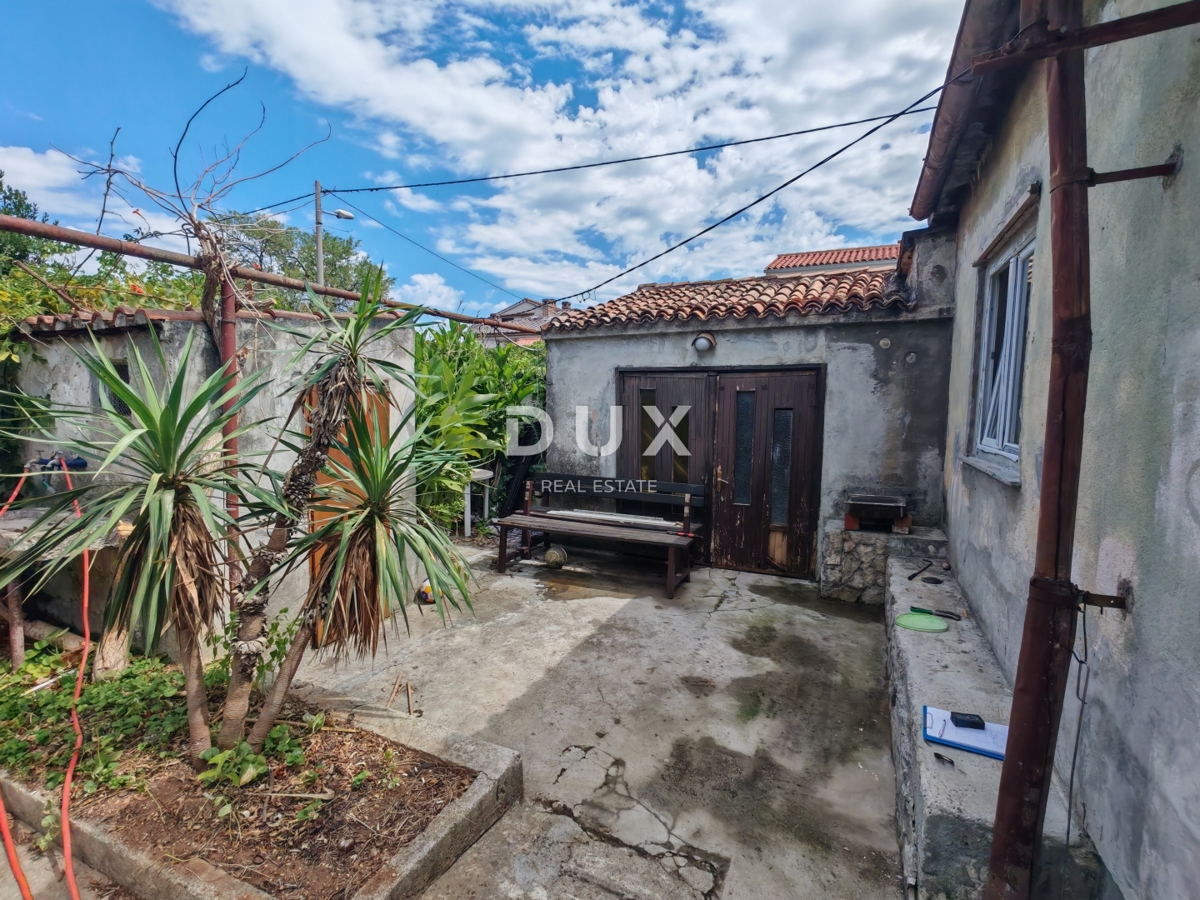 ISTRIA, POLA - Casa con potenziale di investimento