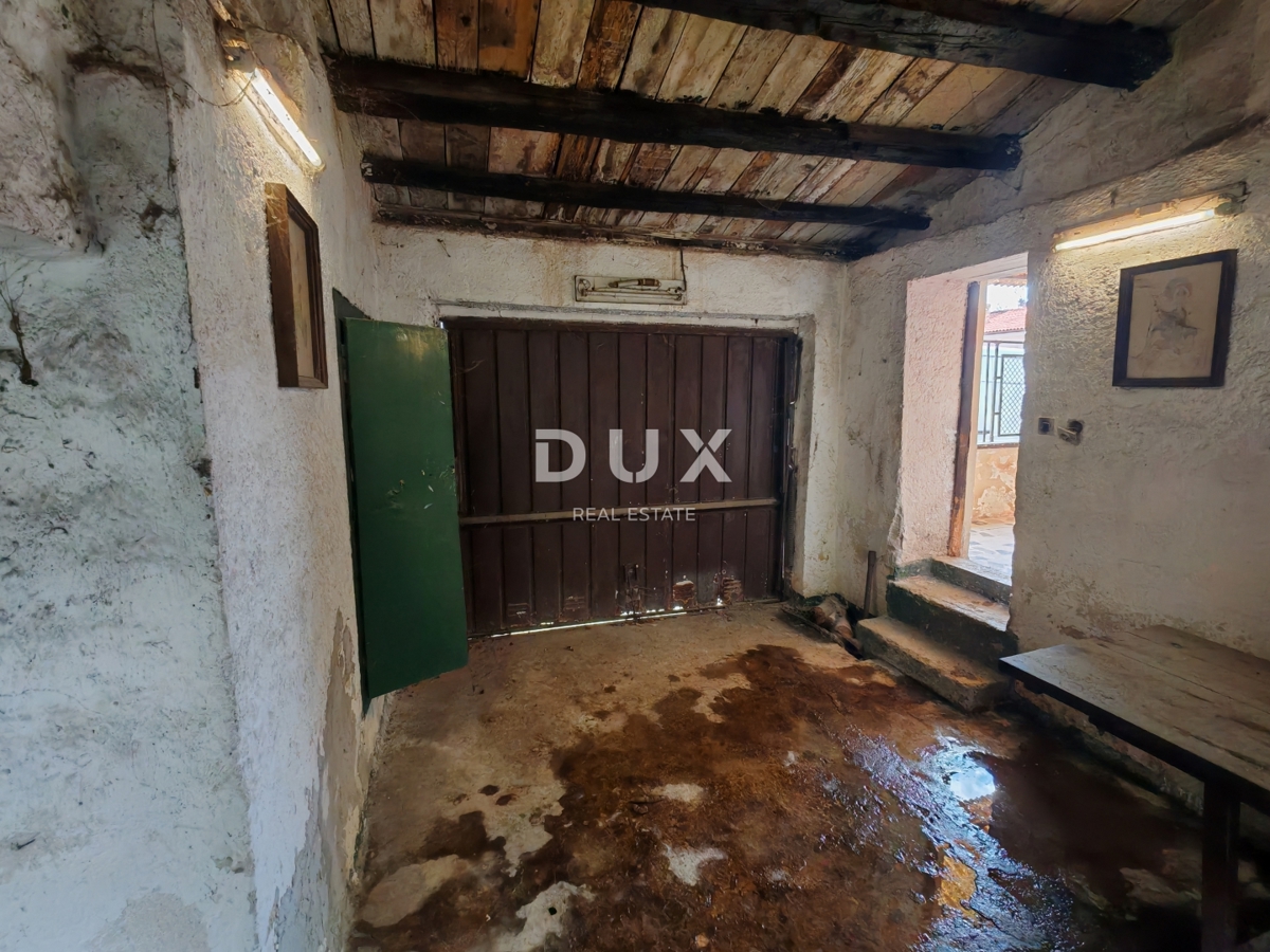 ISTRIA, POLA - Casa con potenziale di investimento