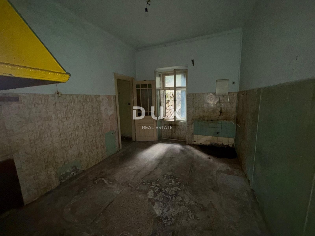 BAKAR - appartamento in una villa austro-ungarica a 50 m dal mare con potenziale