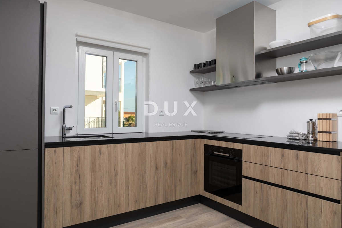 ISTRIA, RABAC - Ampia casa con piscina e vista mare