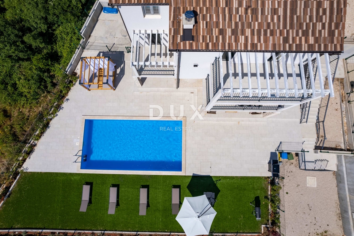 ISTRIA, RABAC - Ampia casa con piscina e vista mare