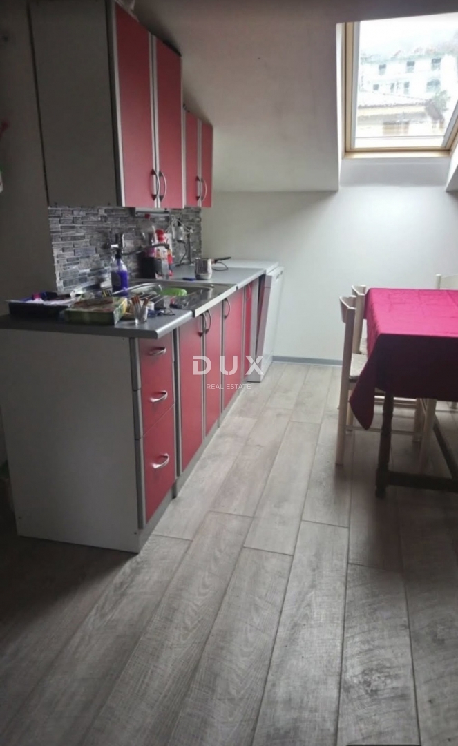 LOVRAN, CENTRO - appartamento nell'alto sottotetto di un'antica villa!