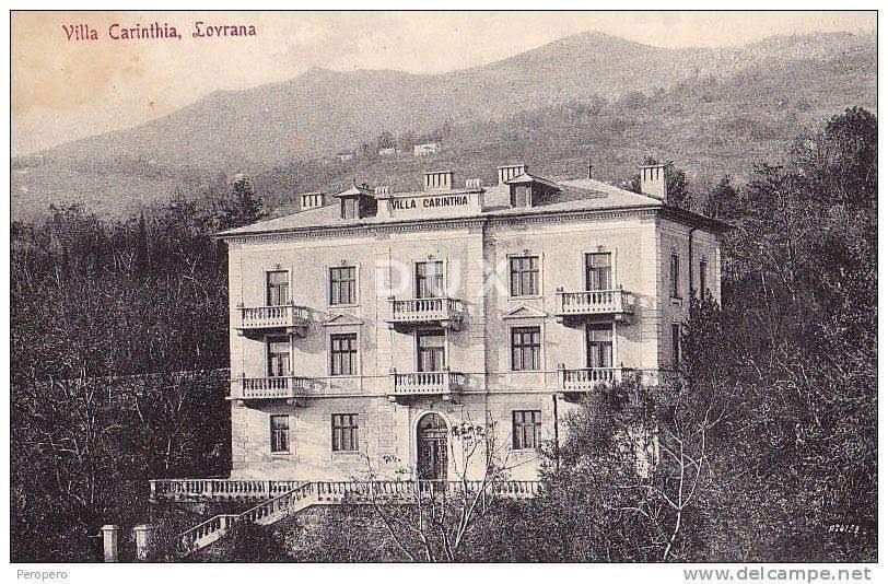 LOVRAN, CENTRO - appartamento nell'alto sottotetto di un'antica villa!