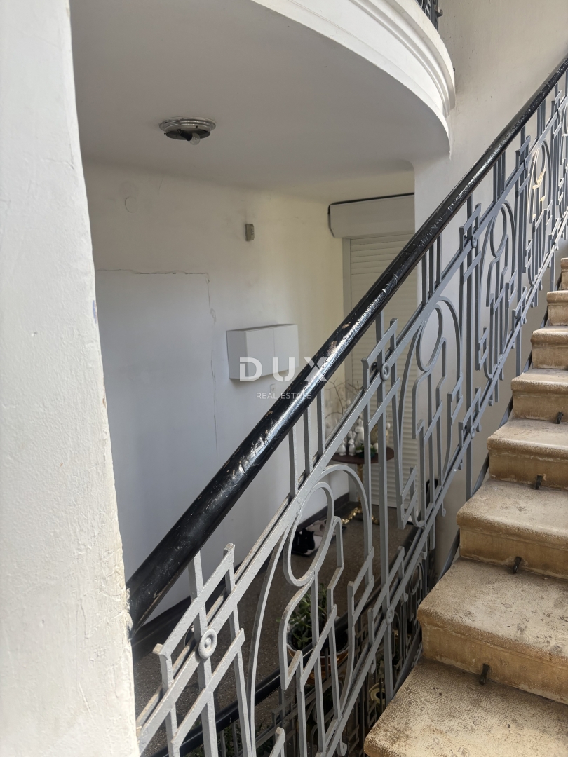 LOVRAN, CENTRO - appartamento nell'alto sottotetto di un'antica villa!