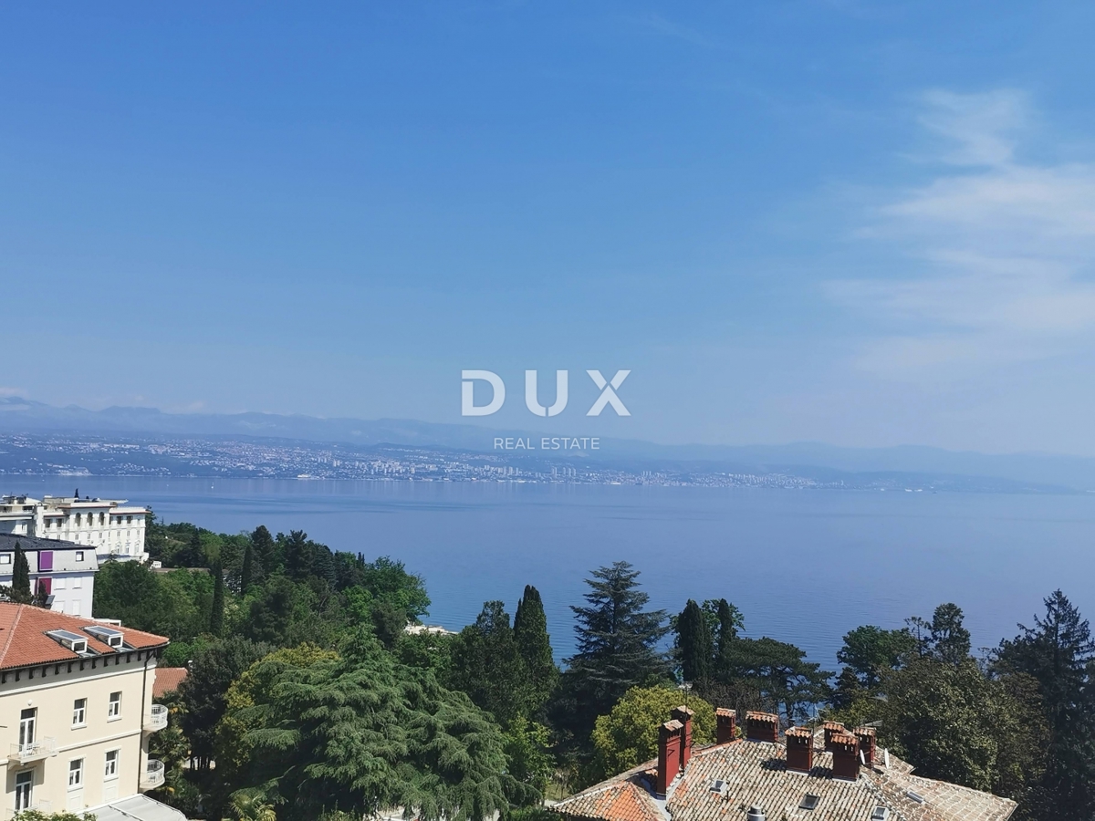 LOVRAN, CENTRO - appartamento nell'alto sottotetto di un'antica villa!