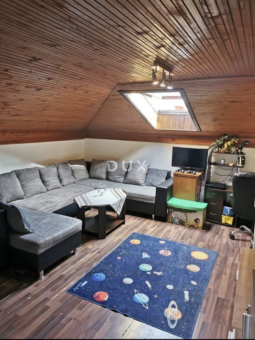 LOVRAN, CENTRO - appartamento nell'alto sottotetto di un'antica villa!