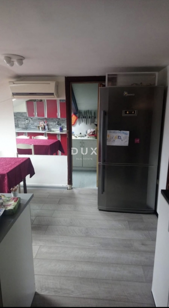 LOVRAN, CENTRO - appartamento nell'alto sottotetto di un'antica villa!