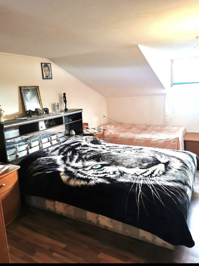 LOVRAN, CENTRO - appartamento nell'alto sottotetto di un'antica villa!