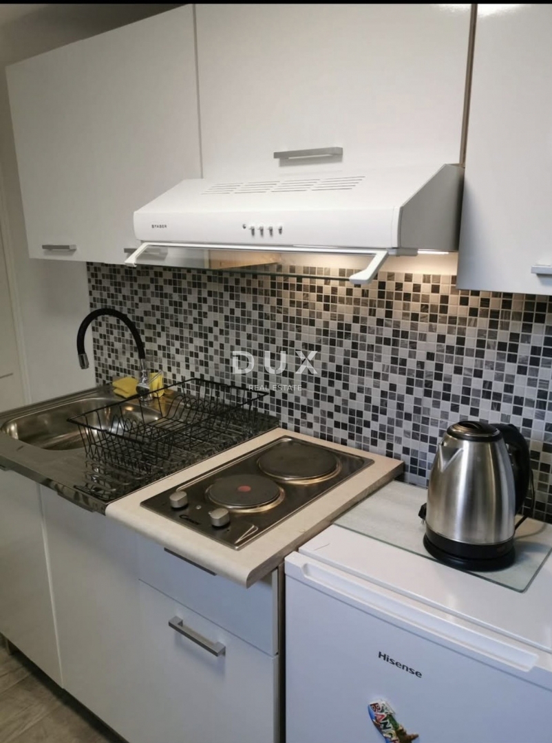 LOVRAN, CENTRO - appartamento nell'alto sottotetto di un'antica villa!