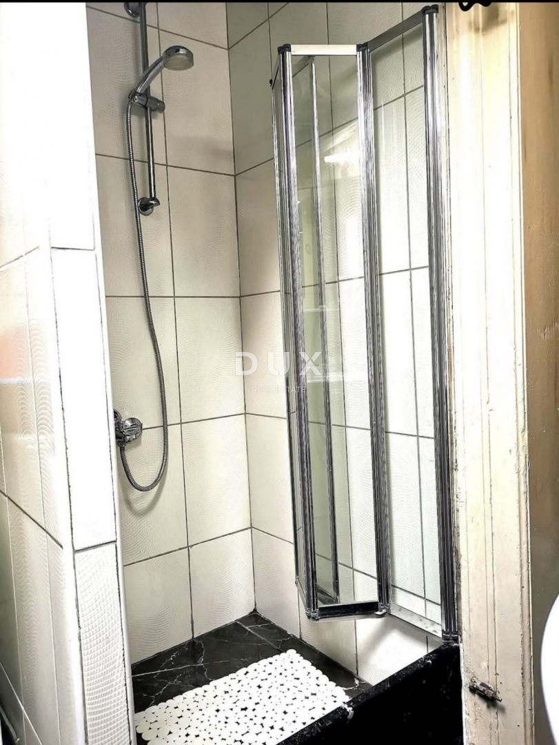 LOVRAN, CENTRO - appartamento nell'alto sottotetto di un'antica villa!