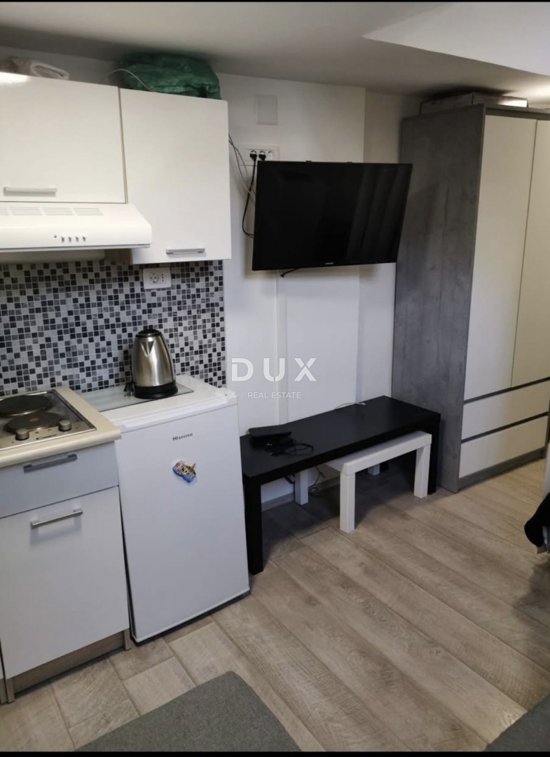 LOVRAN, CENTRO - appartamento nell'alto sottotetto di un'antica villa!