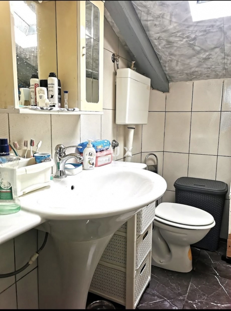 LOVRAN, CENTRO - appartamento nell'alto sottotetto di un'antica villa!