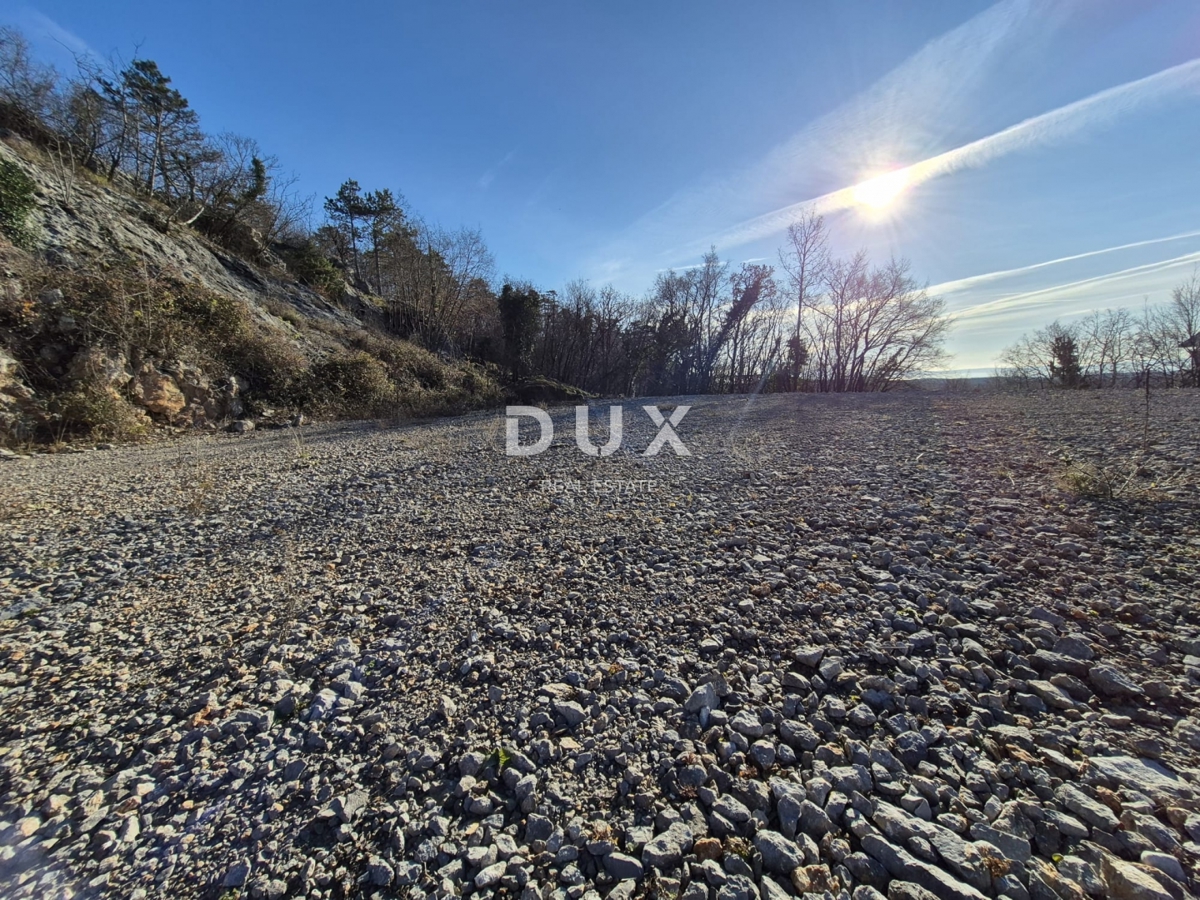 KLANA, ŠKALNICA - Terreno edificabile in una posizione splendida, prezzo ridotto, un'occasione imperdibile!