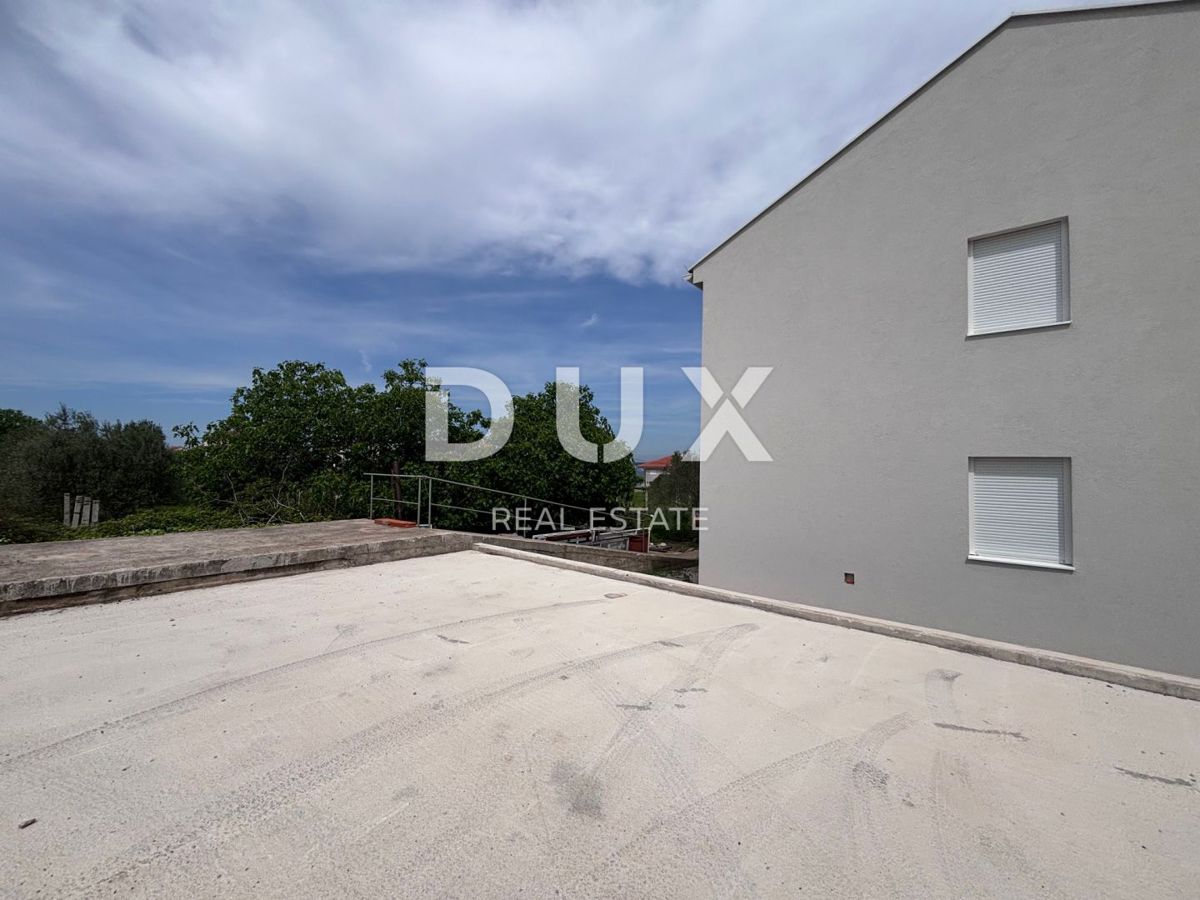 ISOLA DI PAŠMAN, TKON - Casa a due piani con vista mare in pessime condizioni