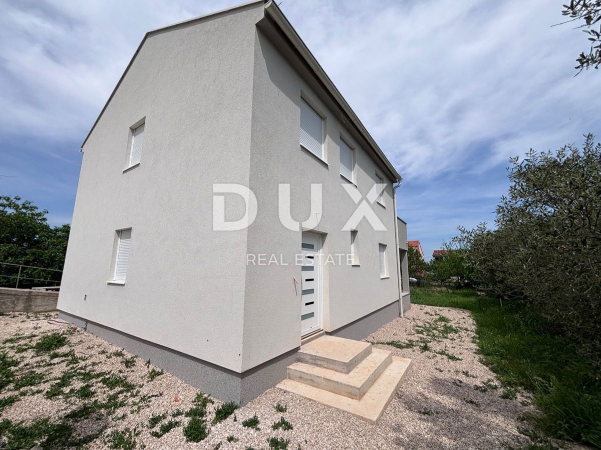 ISOLA DI PAŠMAN, TKON - Casa a due piani con vista mare in pessime condizioni