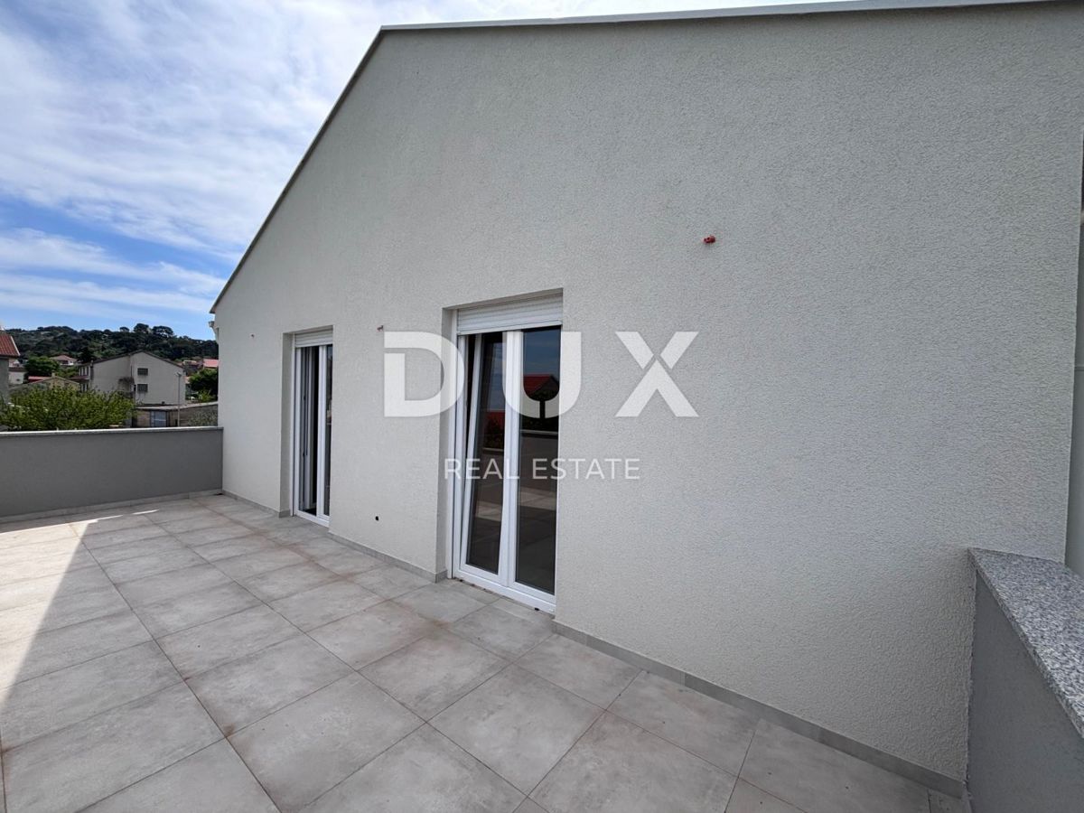 ISOLA DI PAŠMAN, TKON - Casa a due piani con vista mare in pessime condizioni