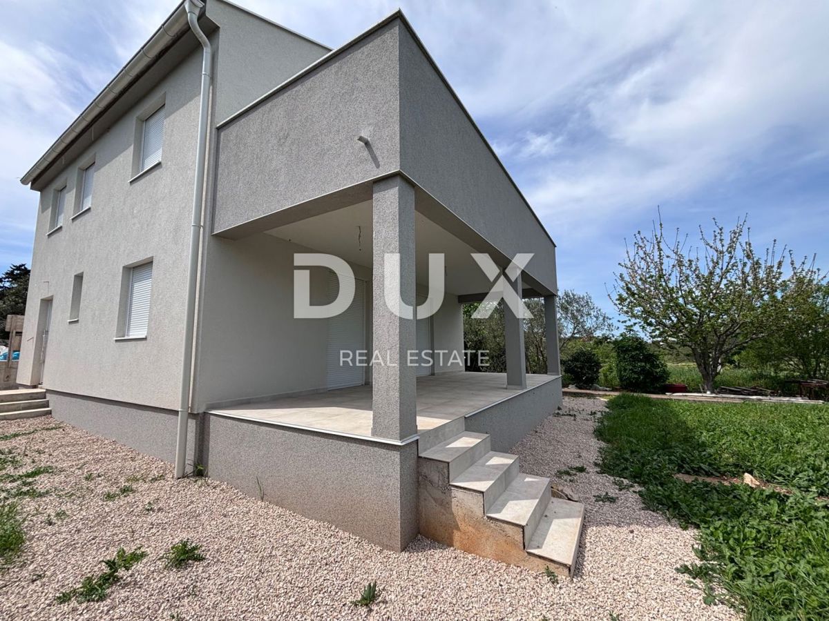 ISOLA DI PAŠMAN, TKON - Casa a due piani con vista mare in pessime condizioni